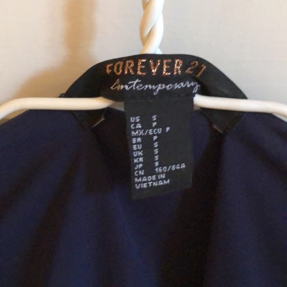 Forever 21 floral top - Picture 2 of 3